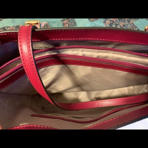 New Michael Kors With with Dust bag - Picture 4 of 5